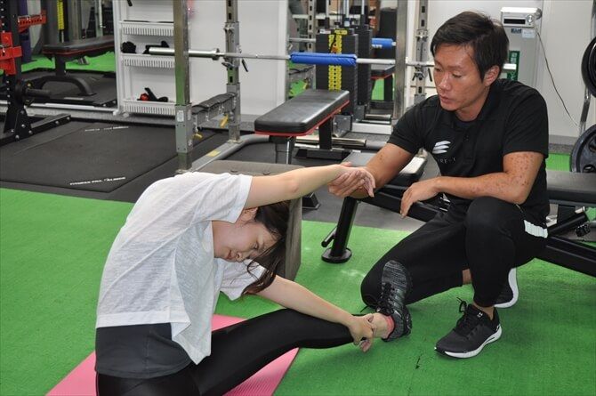 【非公開】ASPI（アスピ）横浜東口::当日担当してくださったのは、NSCA-CPTとNASM‐PESの資格を持つ原田光さん。過去に「NEXT Trainer of the year 最優秀賞」などの受賞歴を持つ、ASPIを代表するトレーナーです。