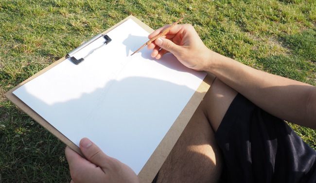 画板と紙じゃありません。ペンのほうです。