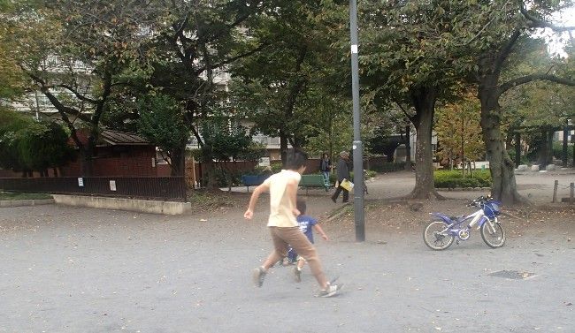 右足に負荷をかけ過ぎ

