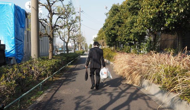 とりあえず…歩くか…