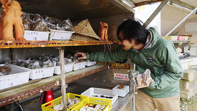 具志堅用高記念館とは車で1時間くらい離れた無人販売所で買いました！