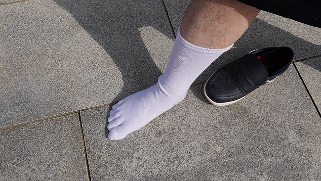 擬人化したnoomは五本指ソックスをはいております！