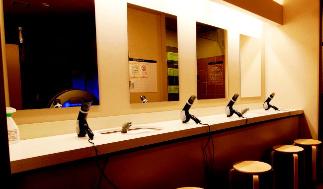 清潔なパウダールーム