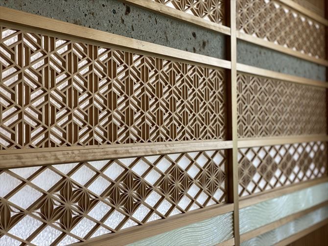 「組子ライブラリー」の一角には、建具の一部に組み込まれる細工「鹿沼組子」や日本を代表する石材「大谷石」で装飾された壁なども。