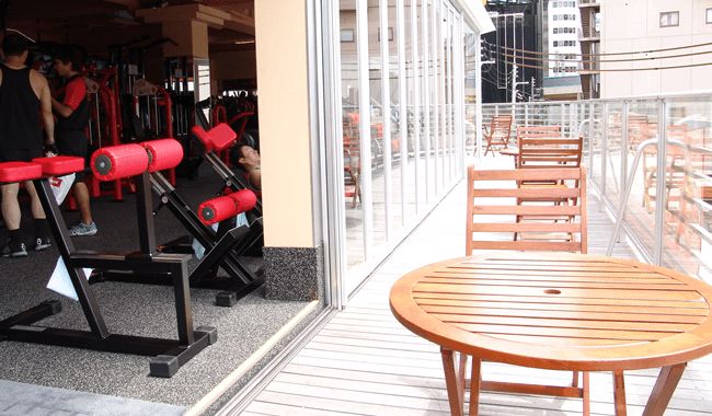 仲間との交流に便利なラウンジ。