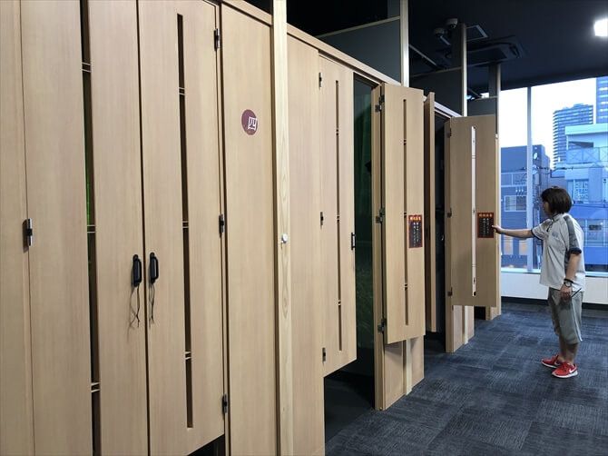 東急スポーツオアシス上大岡::現在5部屋用意された「個ジム」のスペース。完全予約制、別料金での利用となります。