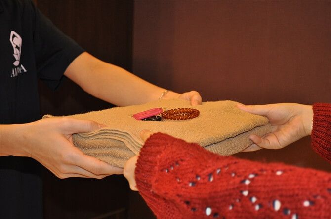 【非公開　2020/09/10】アミーダ ららぽーと柏の葉店::施設の利用方法の案内へ移る前にロッカーキーとタオル（バスタオル1枚、フェイスタオル1枚）の貸し出しがあります。