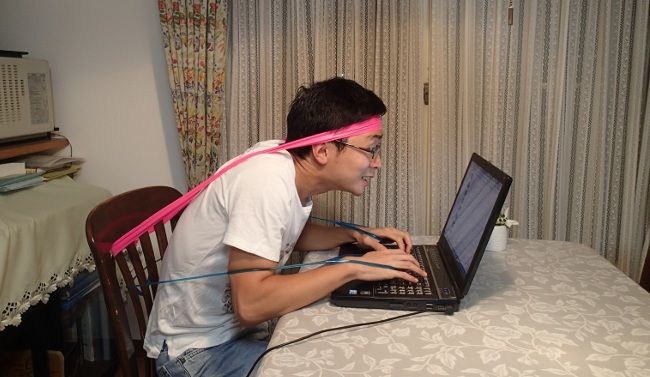 スーパータイピング２。
さらにおでこにゴムチューブをまわします。

