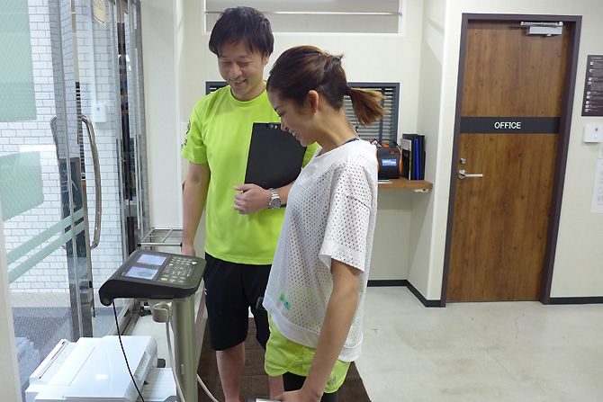 【非公開　2018/08/03 18:29】メガロス 市ヶ谷店::タニタの体組成計を使用して体脂肪や身体の筋肉量やバランスなどを分析
