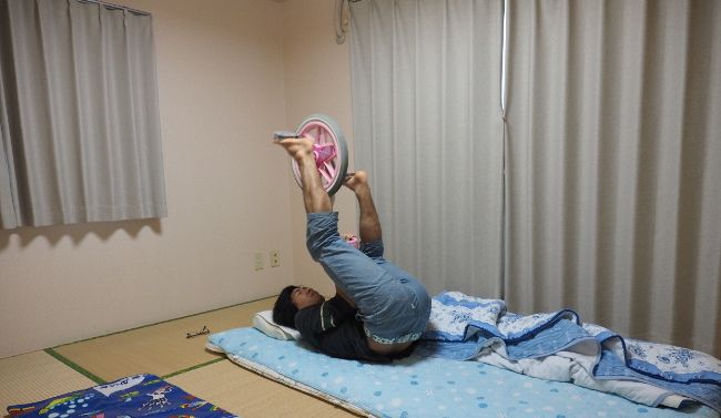 痛てて、砂が降ってきた！