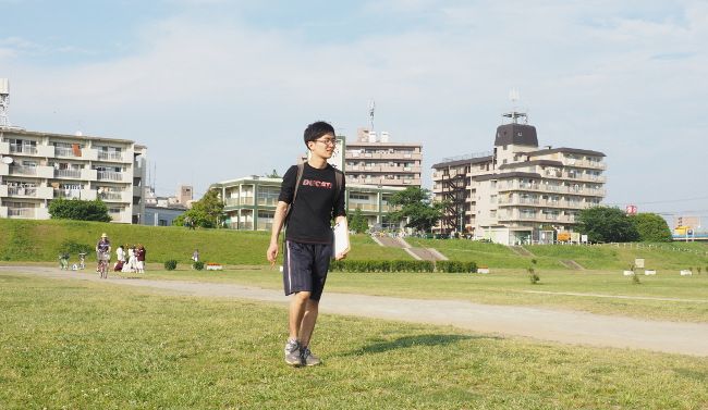 スポーツな場所、土手で文化的に絵を描く