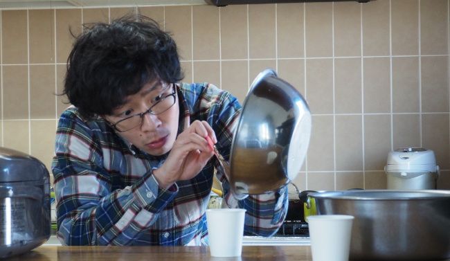 紙コップにプロテインチョコを流し込み

