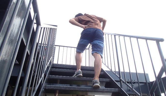 普通膝に来るんじゃないの？と思いがちですが、腰が先にきてしまいました。

