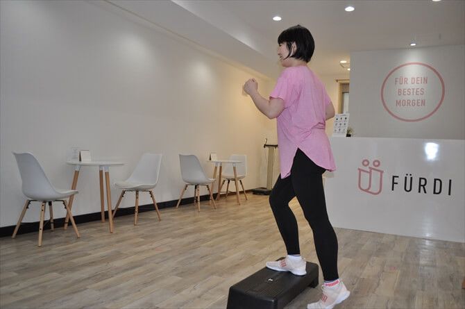 [女性専用] 新感覚のAI×フィットネス　ファディー 千歳烏山::ジョグやステップボードなど、1分間の有酸素運動は高まった心拍数をキープし、脂肪燃焼を促すなどの効果があります。