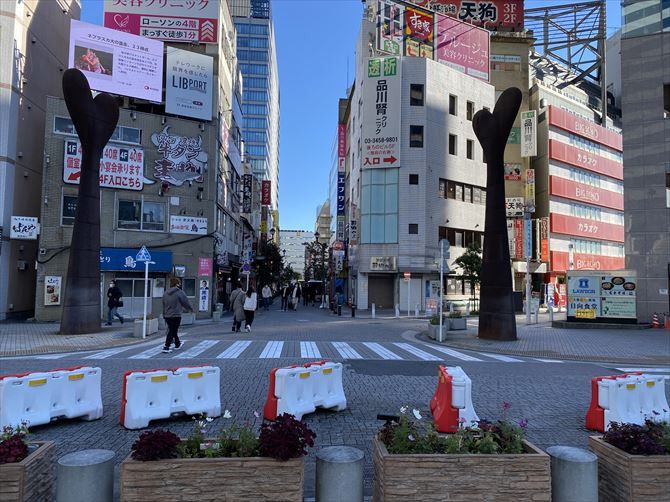 BODY ARCHI（ボディアーキ） 品川港南口店::港南口を出たら、正面に伸びる道を直進。