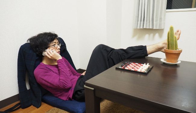 「もしもし、鉄アレイ持ってる？」
「あるよ」
「貸してくんない？」

