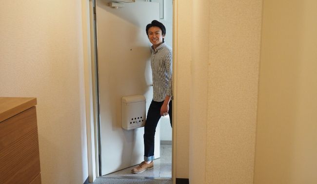 今日、チェスアレイの相手になってくれる小松くん。
１０年間の野球生活で、チェスアレイに耐えうる筋力は持ち合わせています。

