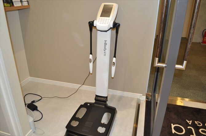 美圧ヨガbesta(ベスタ)　自由が丘::様々な角度から自分の体を数値で捉えることのできる「InBody」。初回体験の前にまず計測し、その後は希望に応じて利用可能。エクササイズの効果や、重点的にトレーニングが必要な部分などを客観的に確認することができます。