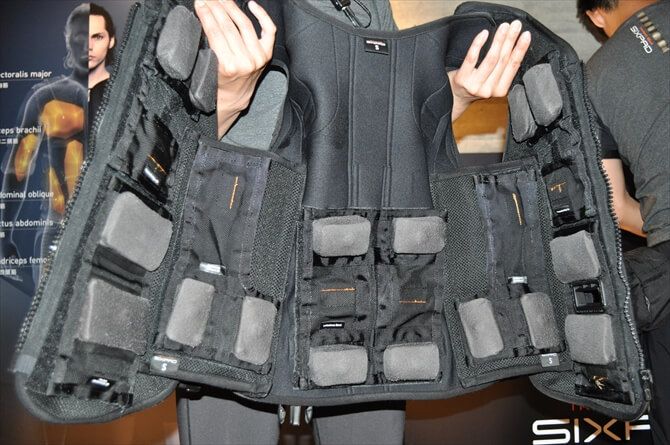 SIXPAD STATION 代官山（シックスパッドステーション）::EMSフルボディスーツには電極が9部位、18カ所に配置されており、全身を同時に、バランスよく鍛えることが可能です。