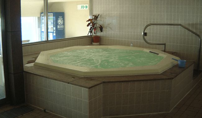 広々とした清潔感の溢れるジャグジー