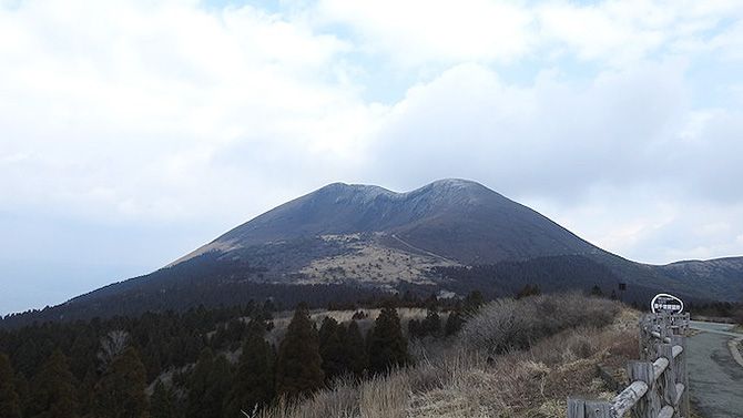 この山に登ります！（カメラマンは2000mmの望遠カメラで、この場所から撮影します）