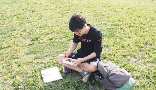 ごはんをたべる